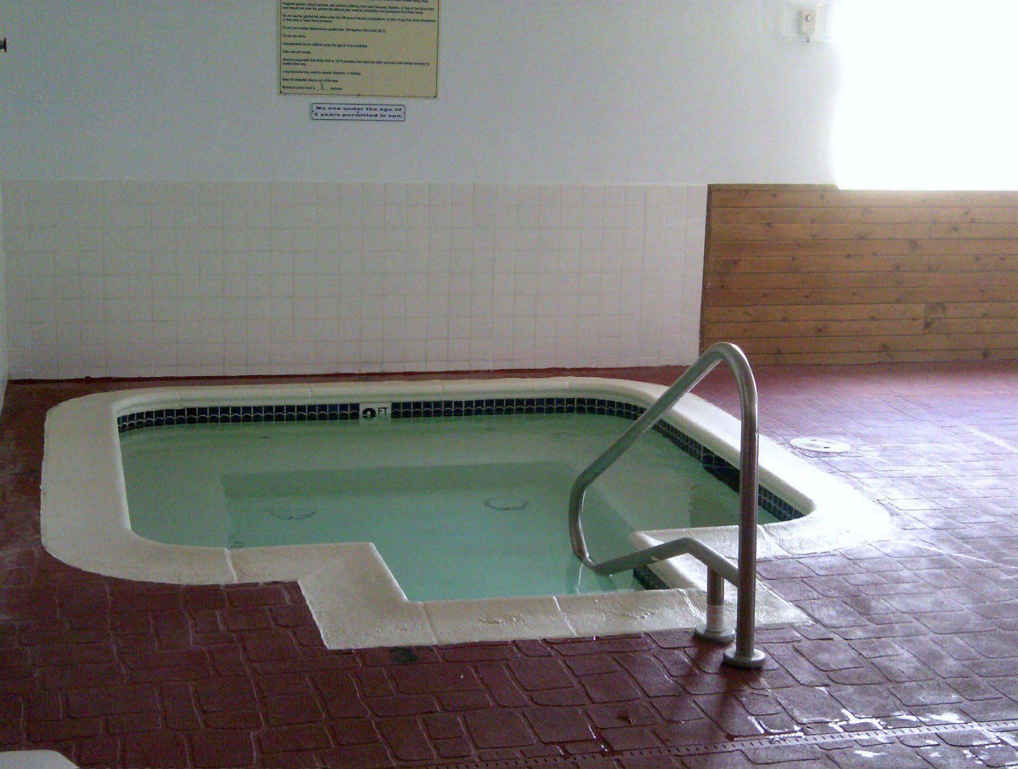 Capri Inn & Suites - Beatrice Esterno foto